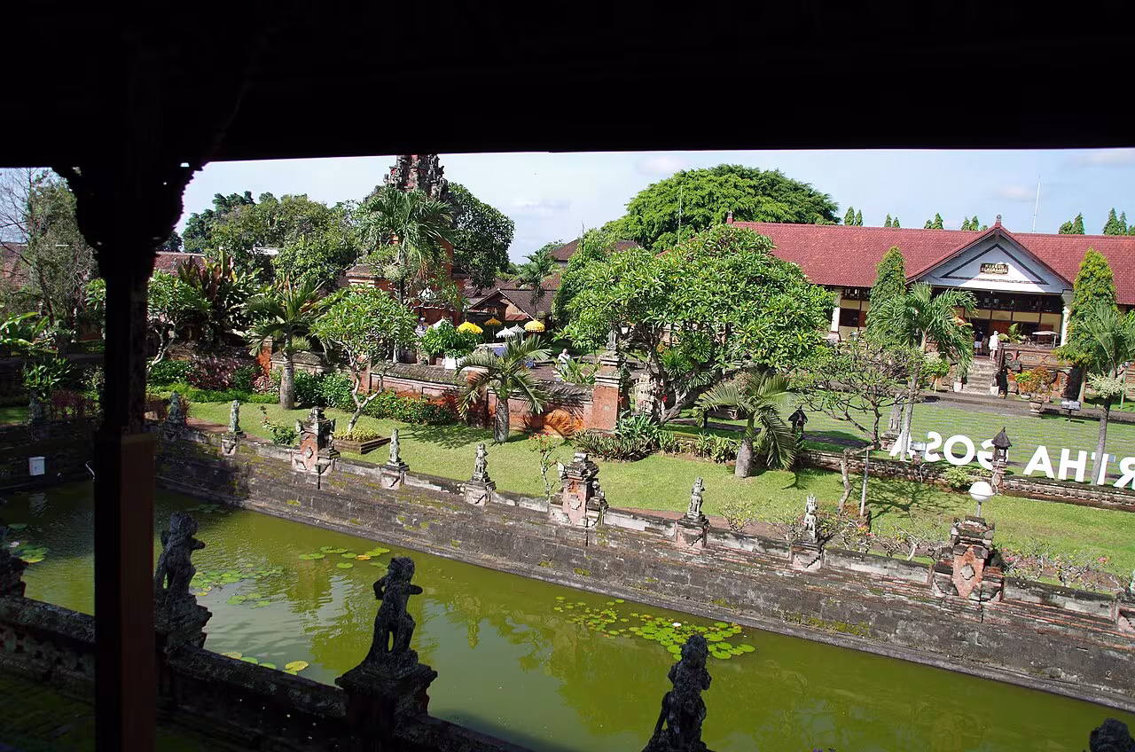 Heritage setting around Kertha Gosa and Taman Gili Klungkung