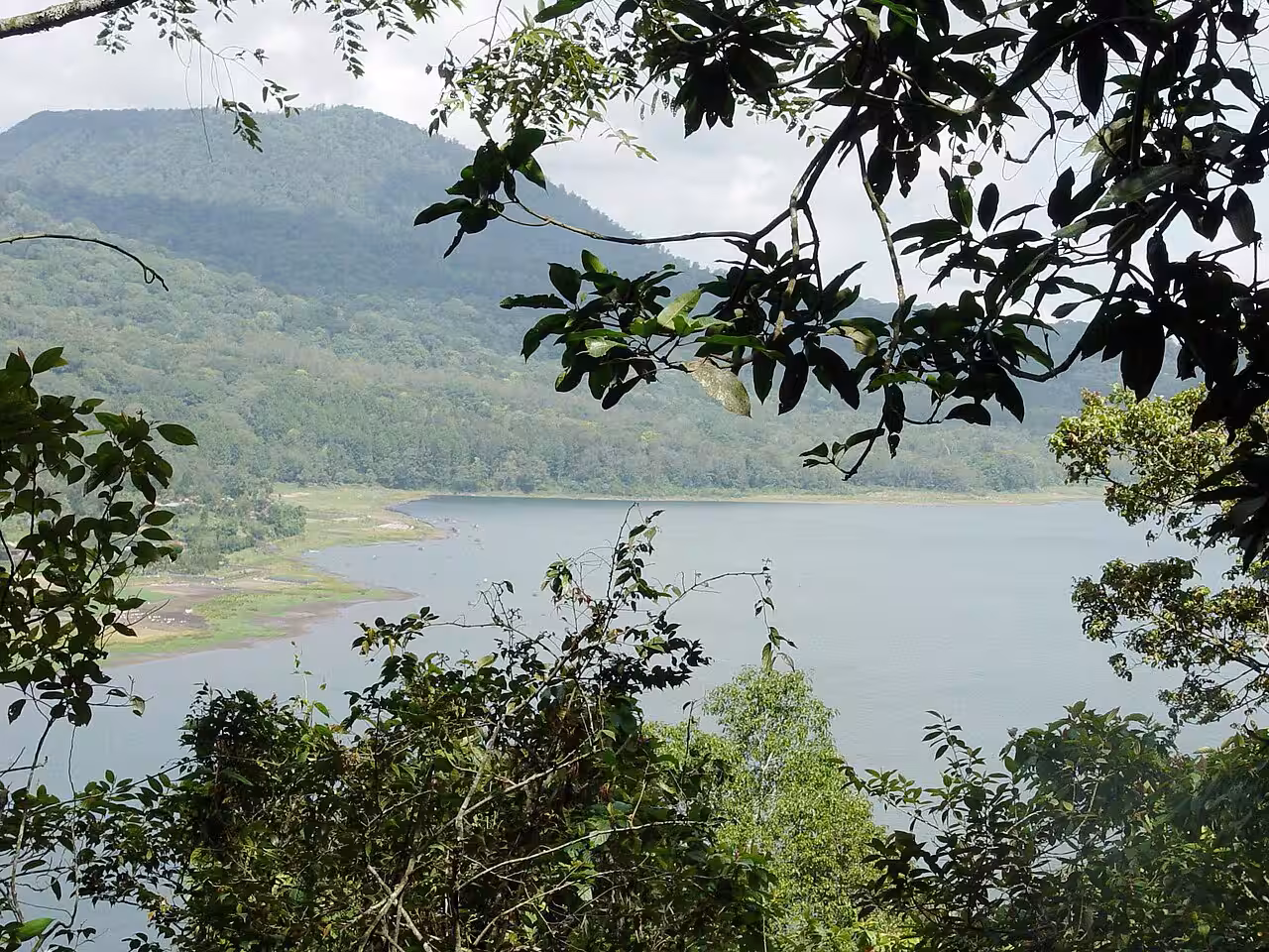 Lake Buyan gallery image 3