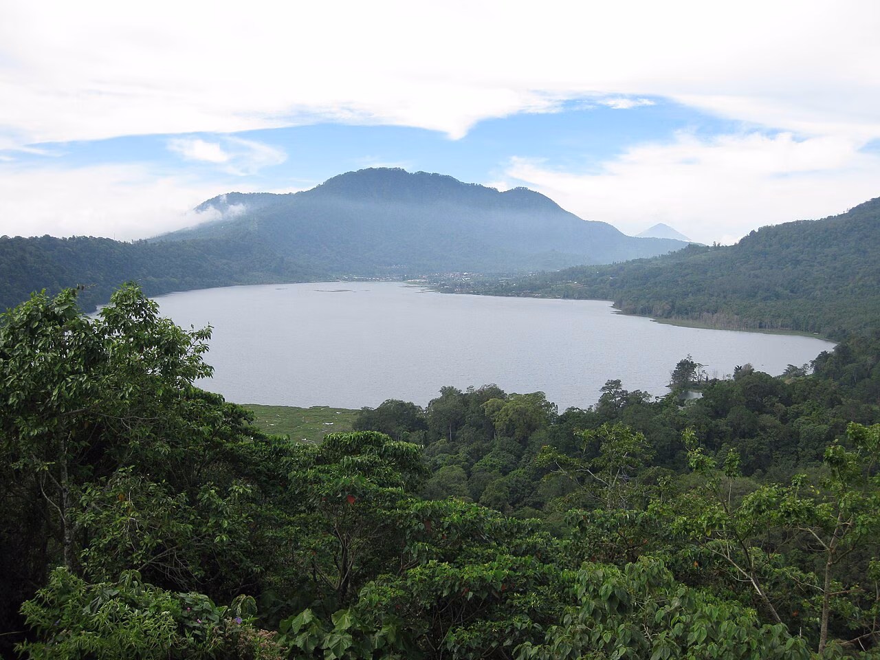 Lake Tamblingan gallery image 1